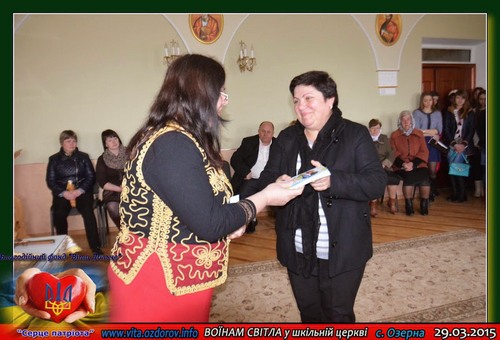 Поетеса із Закарпаття представила подарункову збірку "Воїнам Світла" на Тернопільщині