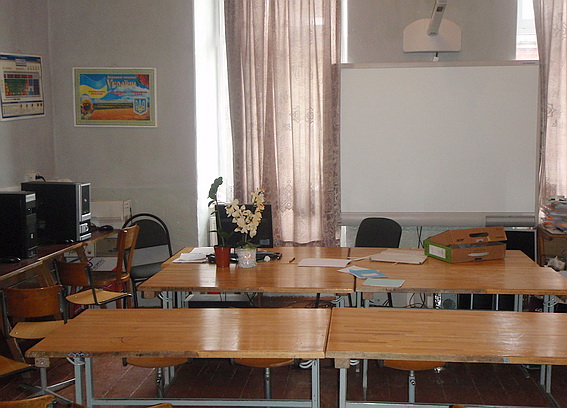 У Хусті невідомі обікрали школу на суму близько 20 тис грн (ФОТО)