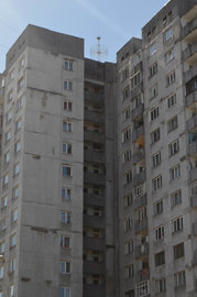 Ужгородську "16-поверхівку самогубців" заґратовують задля безпеки (ФОТО)