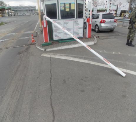 Поляк, який "проривався" через кордон на Закарпатті, намагався завезти в Україну вже 12-у автівку