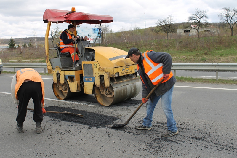 Через брак фінансування місцеві ради на Закарпатті до 15 квітня мають визначитися із ремонтом окремих пріоритетних маршрутів 