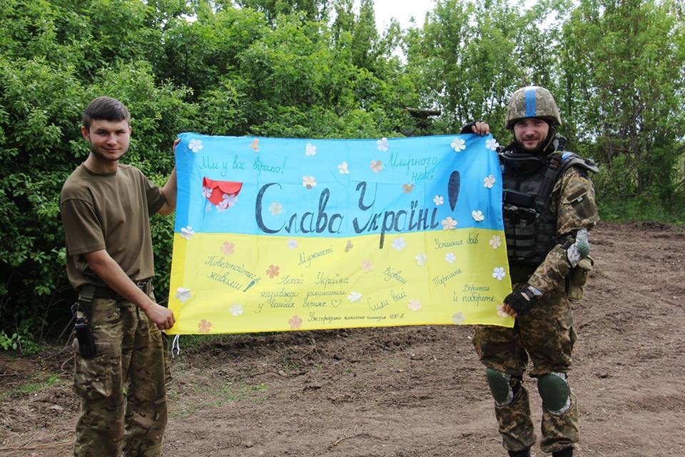 Ужгородські школярі передали волонтерську допомогу військовикам під Артемівськ (ФОТО)