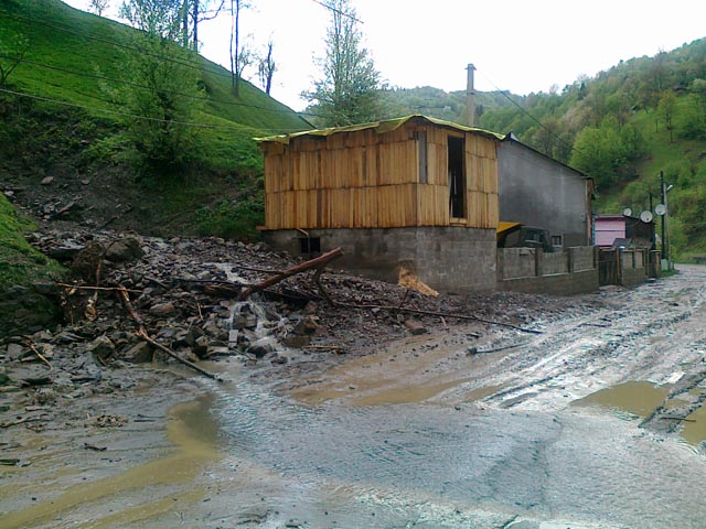 Через дощові зливи на Рахівщині зійшов селевий потік (ФОТО)