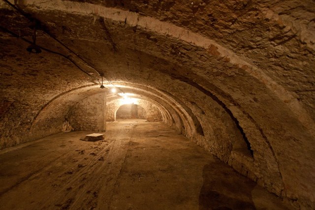 На традиційній відкритій екскурсії розкажуть про підземний Ужгород
