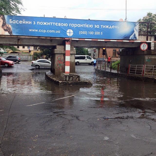 Для Ужгорода злива обернулася потоками й підтопленнями вулиць (ФОТО)