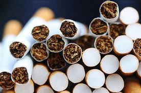 Митники на Закарпатті затримали румуна, який приховав контрабандні сигарети у картонних коробках з-під вермішелі