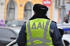 В Ужгороді нетвереза пасажирка авто облаяла та вдарила працівника ДАІ