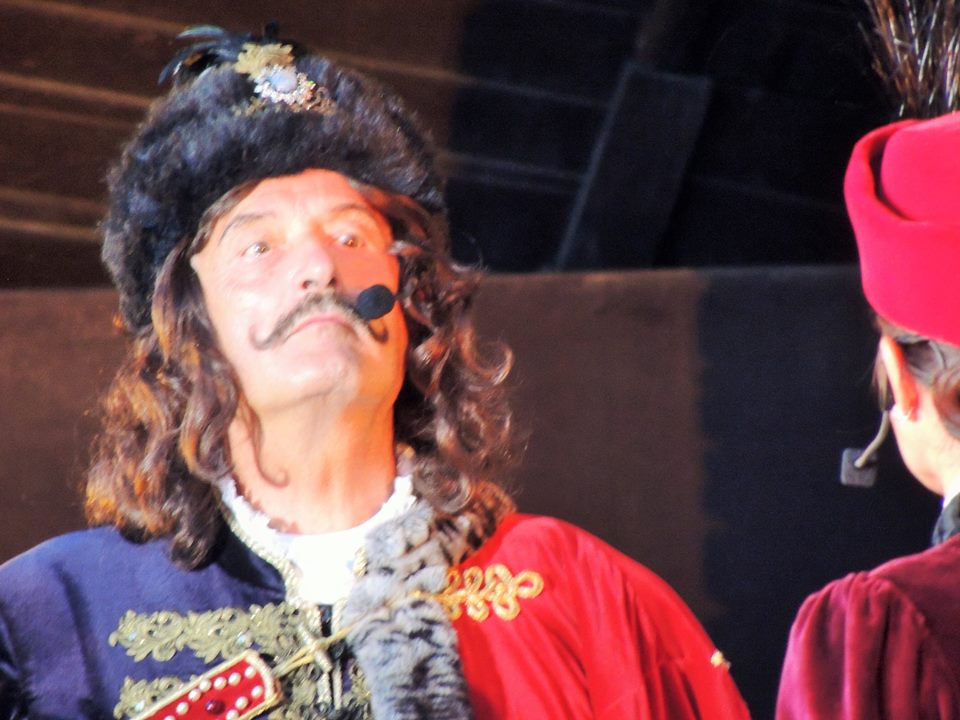 У Берегові на сцені амфітеатру доброчинно показали історичний мюзикл "Князь" (ФОТО)