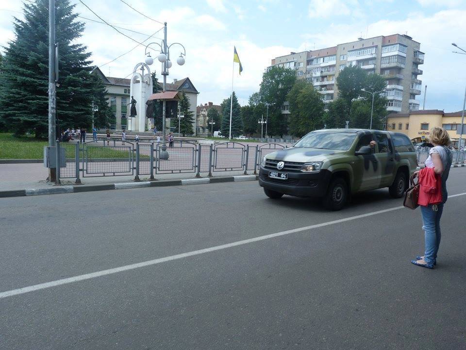 На бійців "ПС" Закарпаття в Мукачеві "полюють" на авто, яке возило вбивць Небесної сотні – "Правий сектор" (ФОТО)