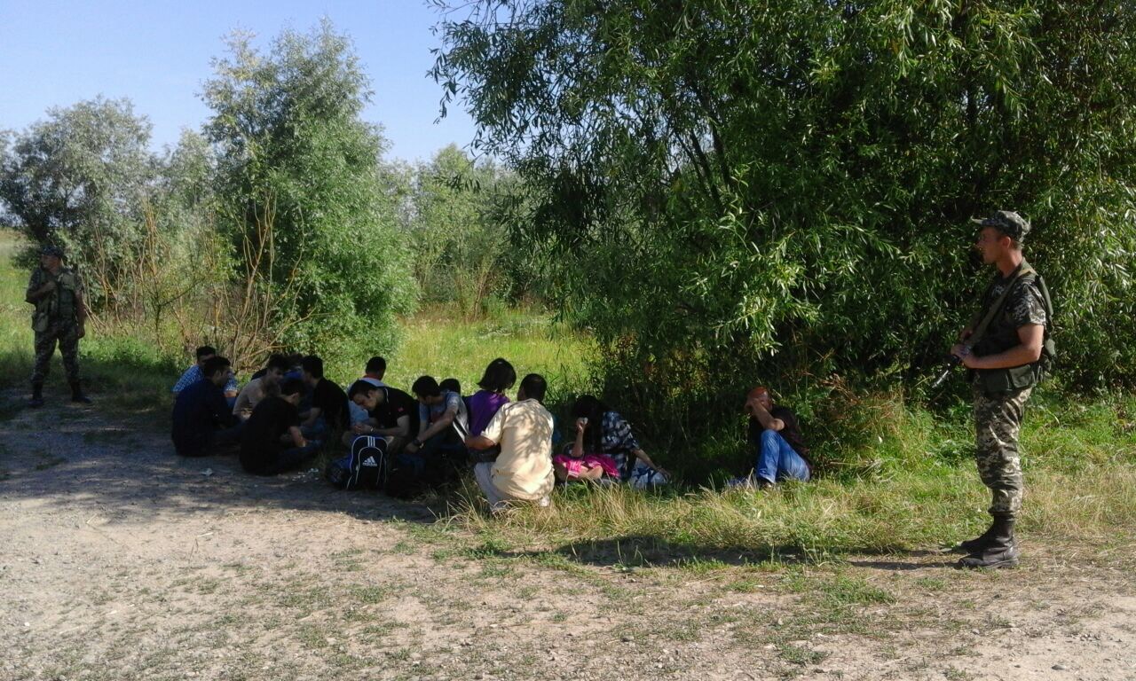 На Закарпатті затримали 22 нелегалів з Афганістану, які прямували до Угорщини (ФОТО)