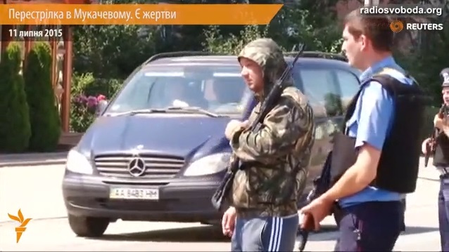 "Гопник" в спортивних штанях з автоматом з Мукачева – це неперевдягнений міліціонер – речник МВС