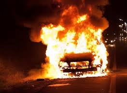 Чиновнику ужгородської міськради у власному дворі підпалили автівку