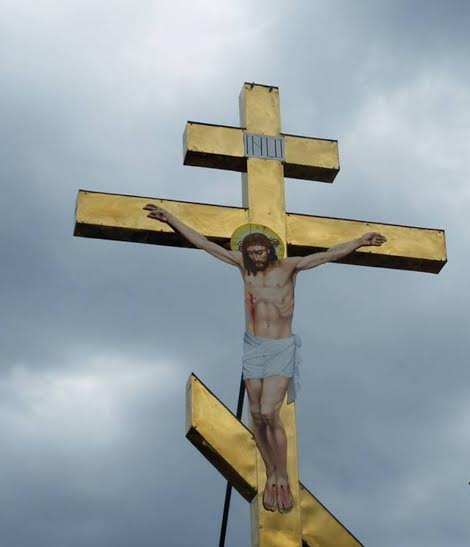 Над Колочавою на горі Дарвайка встановили найбільший в українських Карпатах хрест (ФОТО)