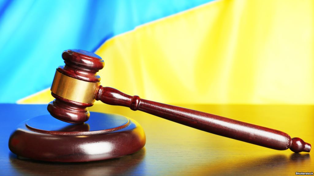 На Виноградівщині через суд змусили підприємця звільнити самовільно зайняту ділянку та знести виробничі навіси 