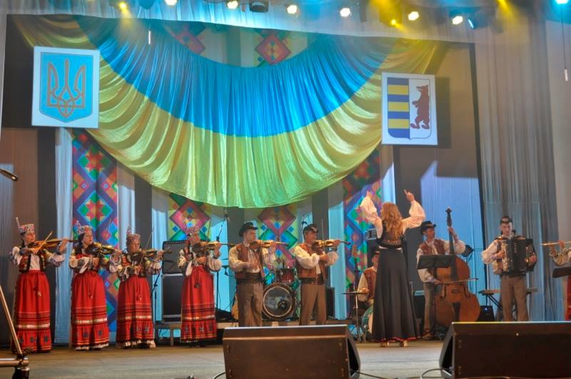 В Ужгороді урочистими зборами громадськості та святковим концертом розпочали святкування Дня Незалежності (ФОТО)