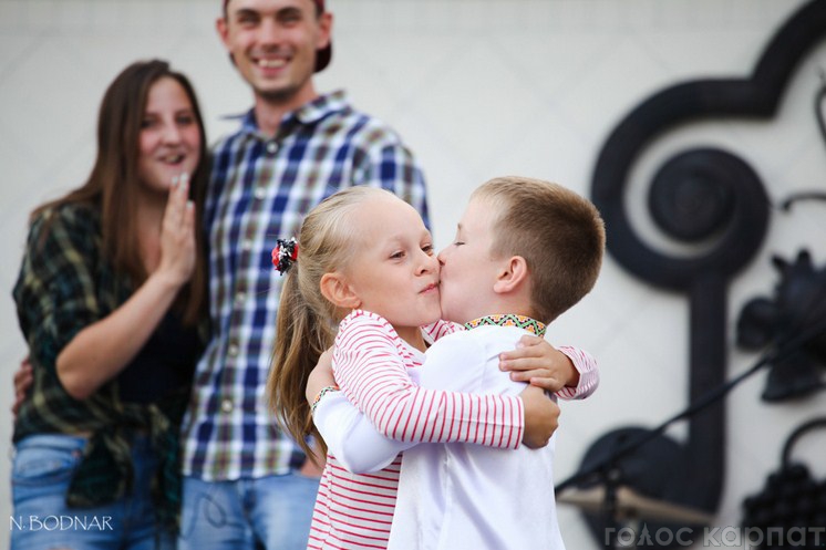 В Ужгороді відбувся конкурс поцілунків (ФОТО)