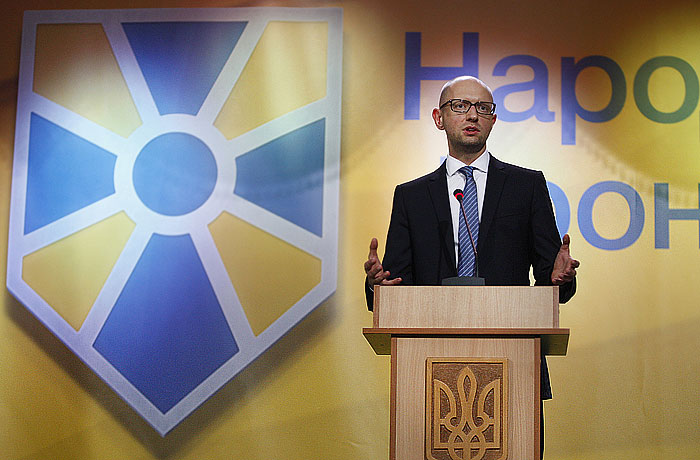Хороша міна при поганій грі: "Народний фронт" Яценюка не піде на вибори