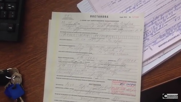 В Ужгороді активіст "Спецконтролю" сам прийшов у ДАІ, щоби його оштрафували за неправильне паркування (ВІДЕО)