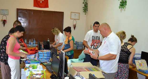 1 вересня на шкільних лінійках першокласникам угорськомовних шкіл на Закарпатті роздадуть 2 тис пакунків зі шкільним приладдям