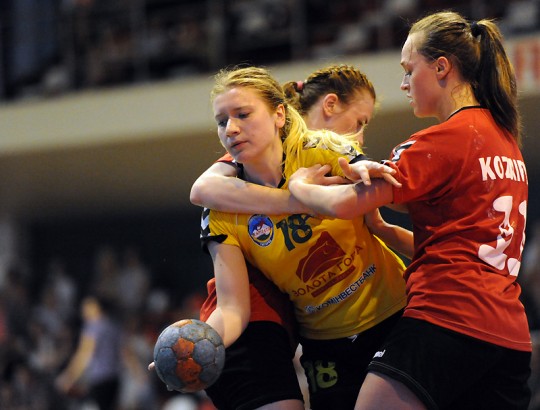 Перший матч в рамках ІІ-го туру жіночої Суперліги з гандболу завершився перемогою ужгородських спортсменок