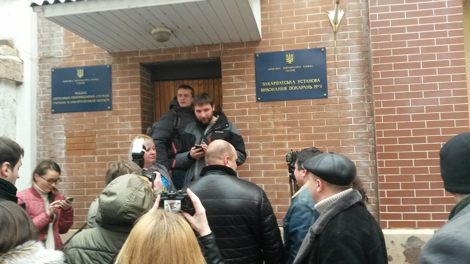 До ув'язнених "правосекторівців" в Ужгороді в СІЗО пустили нардепів