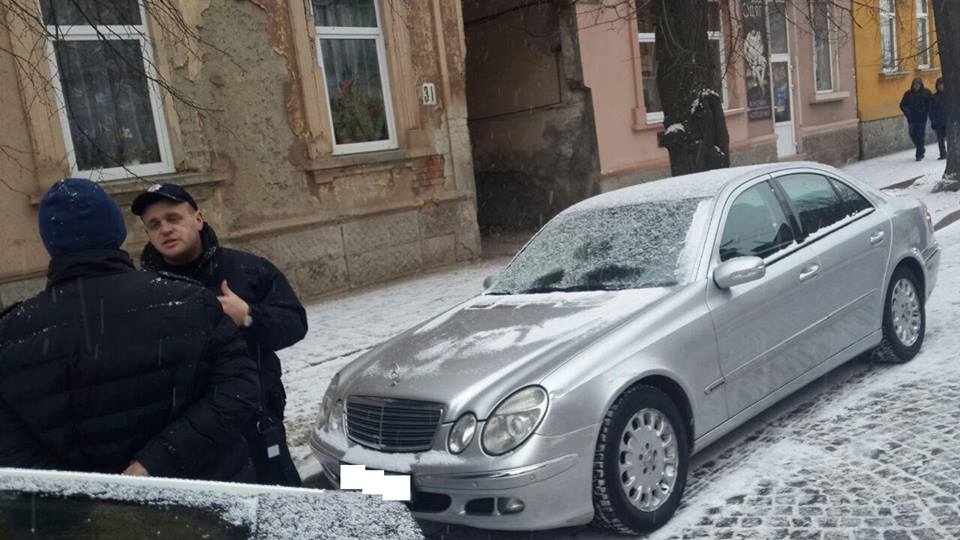 У Мукачеві патрульні затримали нетверезого водія, який побив свою дружину