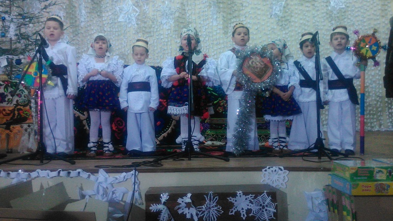Діти з румунських сіл Тячівщини й Рахівщини змагались у конкурсі колядок (ФОТО)