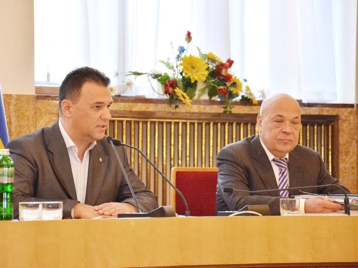Закарпатські депутати пішли на перерву – сесія відмовляється делегувати повноваження ОДА