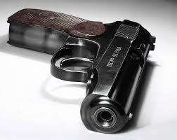 На Хустщині у юнака в автомобілі знайшли пістолет