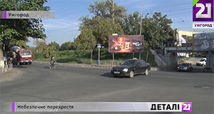 На одному з перехресть в Ужгороді зелений на світлофорі вмикається одночасно для пішоходів та водіїв (ВІДЕО)