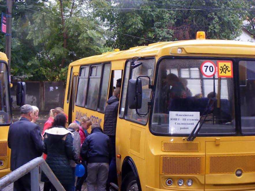 Ще чотири райони Закарпаття отримали нові шкільні автобуси (ФОТО)