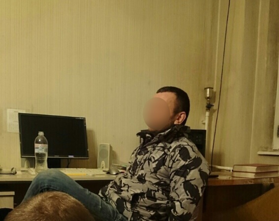 В Ужгороді п'яний грабіжник уночі прив'язав охоронця ботсаду до ліжка і відібрав у нього гроші, телефон і одяг