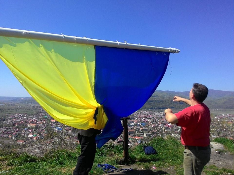 На горі Капуна вже забетонували опору під 18-метрову щоглу для 6-метрового прапора України