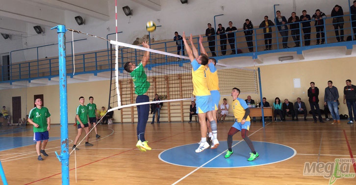Чемпіонами у студентському чемпіонаті з волейболу на Закарпатті стали команди УжНУ 