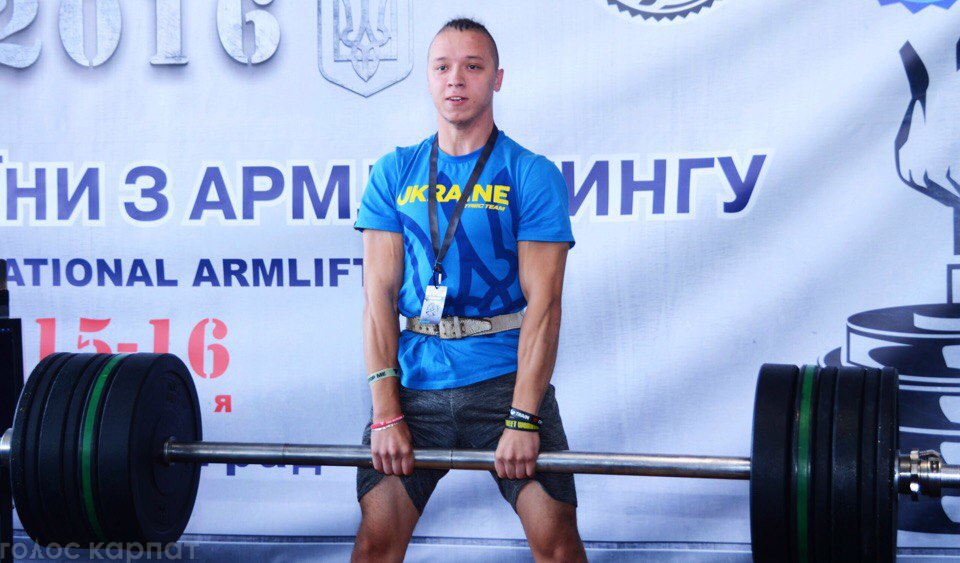 На всеукраїнських змаганнях із армліфтингу єдиний представник із Закарпаття став другим з-поміж 180 спортсменів (ФОТО)