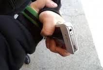 На Тячівщині 41-річний чоловік відібрав телефон у 14-річного хлопця, коли той повертався зі школи