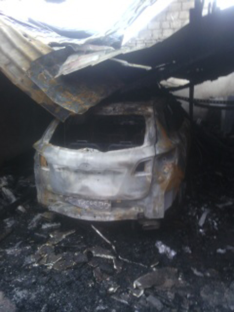 Пожежу в гаражі на Рахівщині, що знищила "Мазду", гасили 10 вогнеборців (РОЗШИРЕНО) (ФОТО) 
