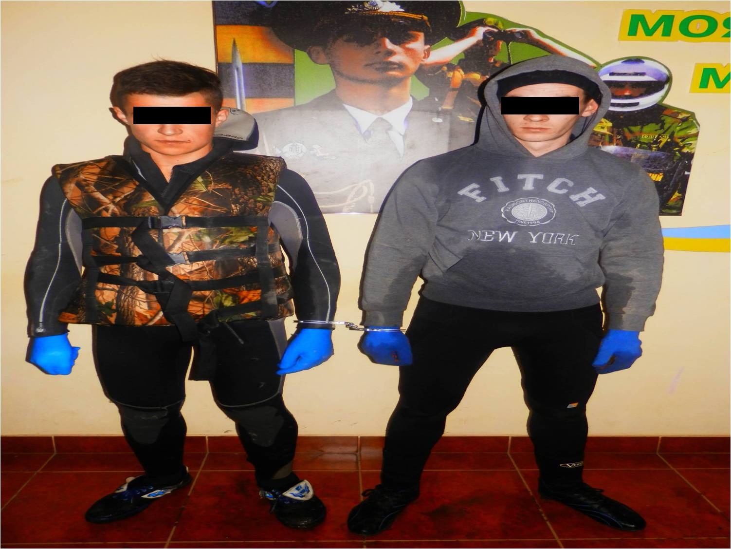 На кордоні з Румунією затримали двох закарпатських "водолазів"-контрабандистів з сигаретами (ФОТО)