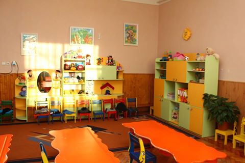 У Мукачеві школи та дитсадки отримали меблів на 1 млн грн