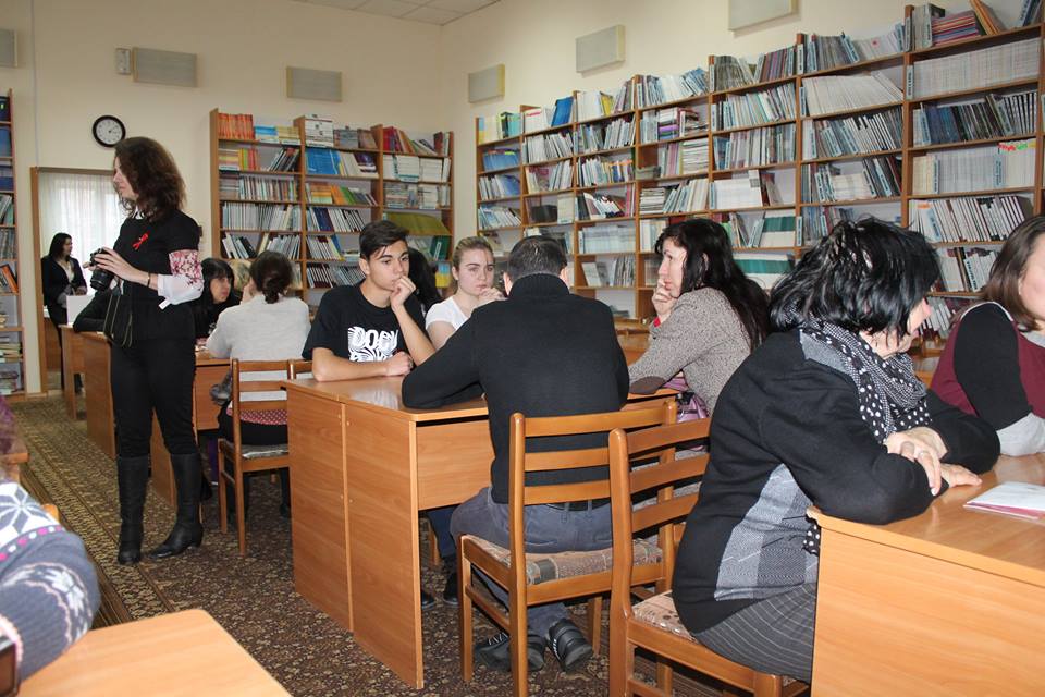 В обласну книгозбірню в Ужгороді на спілкування завітали "живі книги"-люди (ФОТО)
