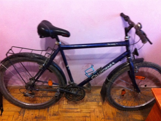 У Мукачеві два молодики на вулиці відібрали у перехожого велосипед і продали його за 200 грн