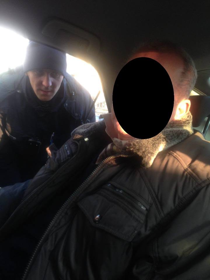 В Ужгороді затримували п'яного, який спочатку прикинувся "хворим", а відтак погрожував медикам і втік зі "швидкої"