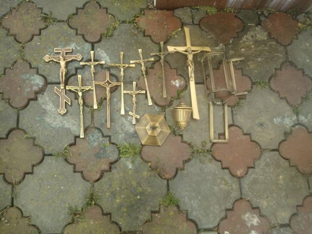 На Іршавщині шукають вандалів, які крали з місцевого кладовища