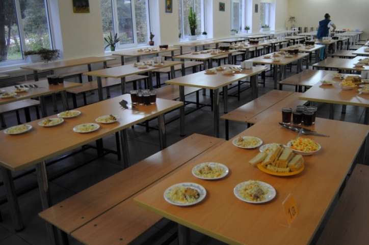У Мукачеві депутати погодили підприємцям продовження оренди приміщень шкільних їдалень до кінця року