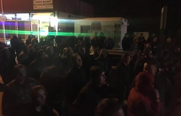 КПП "Малий Березний" розблокували, на КПП "Ужгород" водії готуються ночувати на кордоні