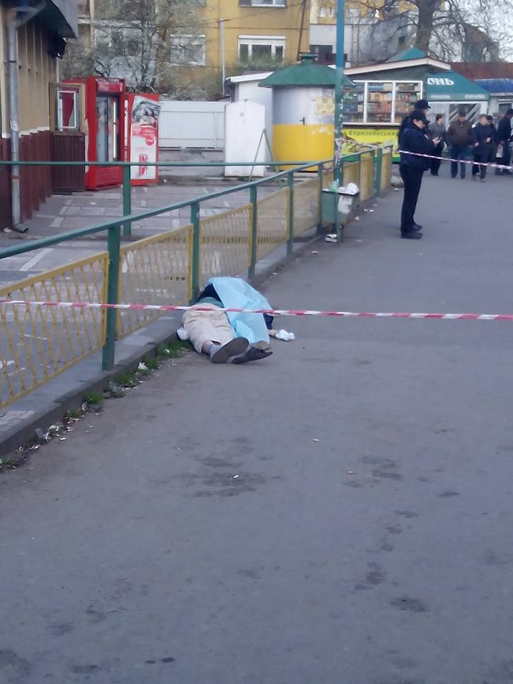 В Ужгороді на вулиці раптово померла жінка (ФОТО)