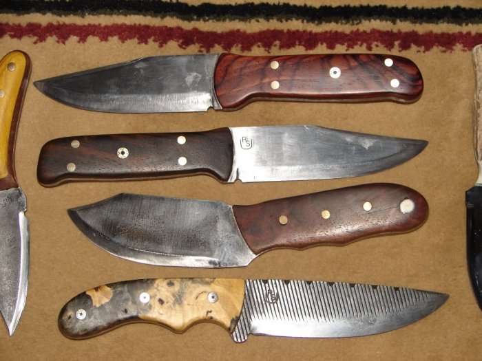 У Коритнянах на Ужгродщині у чоловіка вилучили колекцію з 6 ножів