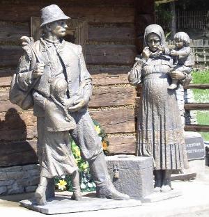 Пам'ятник закарпатським заробітчанам у селі Колочава