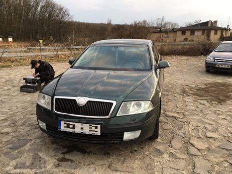 Патрульні поліцейські кажуть, що затримали в Ужгороді авто і двох причетних до кривавої стрілянини в Мукачеві (ФОТО)