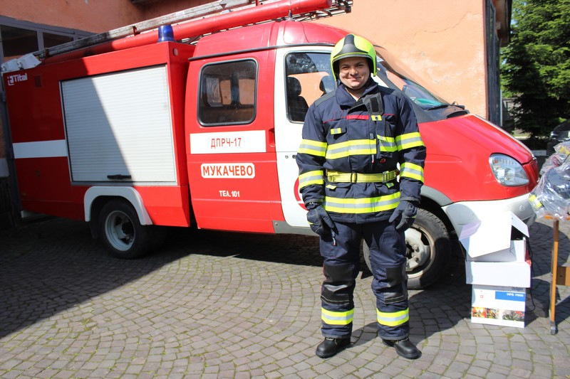 Мукачівські рятувальники отримали гуманітарну допомогу від колег із Чехії (ФОТО)